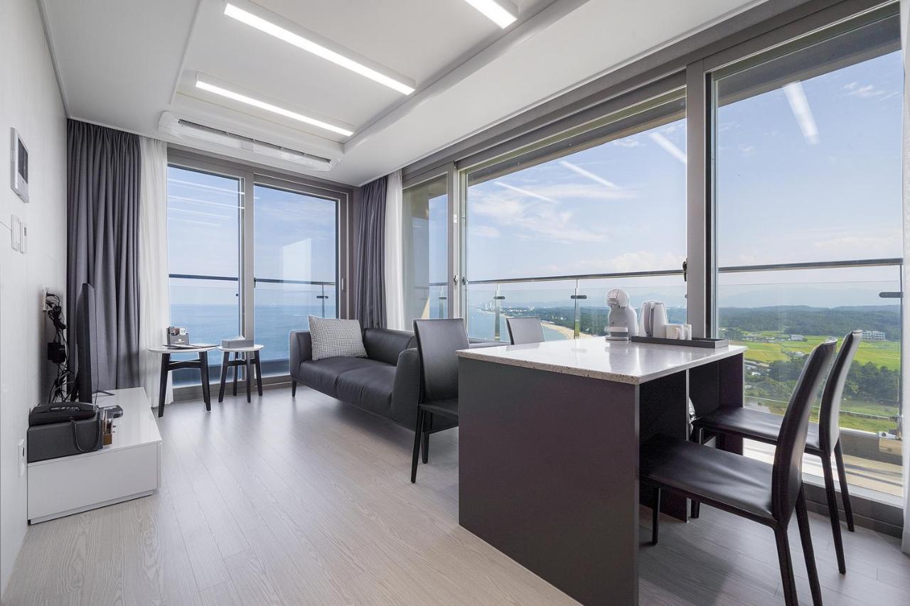 Gangneung Chonpines Ocean Suites Hotel Exterior foto