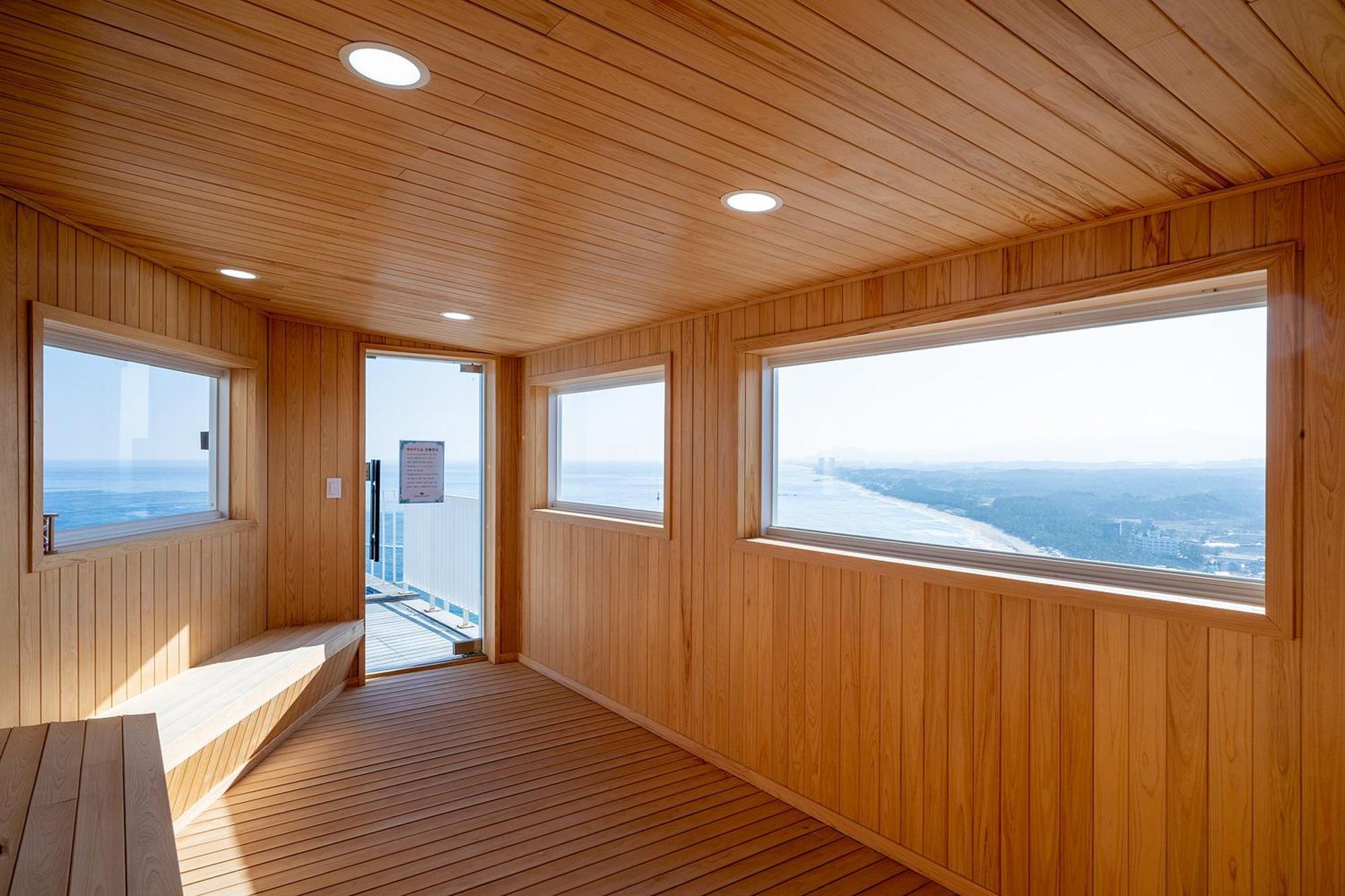 Gangneung Chonpines Ocean Suites Hotel Exterior foto